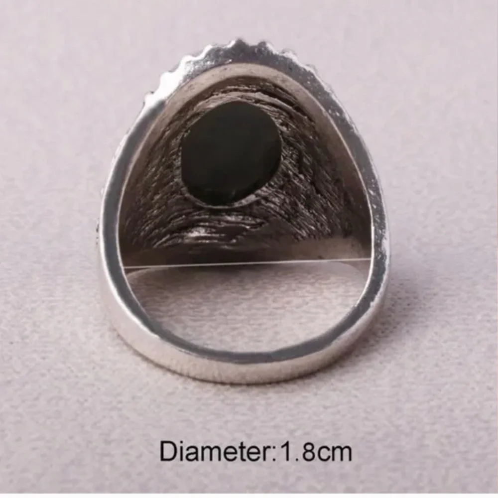 NWT. Vintage Style Silver Tone Ring with a Beautiful Gray Stone! - Picture 3 of 3